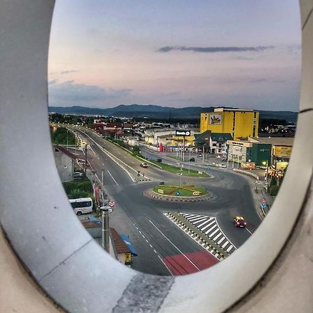 Hotel Crystal Palace Râmnicu Vâlcea Exteriör bild