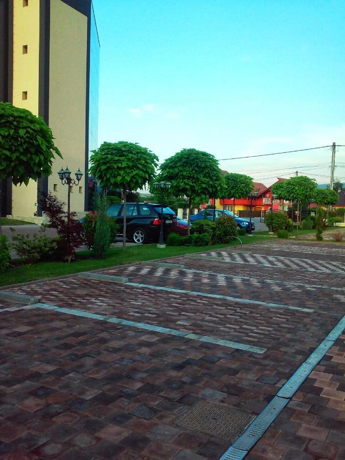 Hotel Crystal Palace Râmnicu Vâlcea Exteriör bild